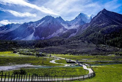 稻城亚丁最佳旅游时间：每年仅15天，去错季节如踏入“烂泥坑”？  -图3