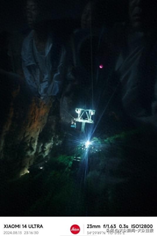 夜间惊魂！华山西峰索道停电缆车悬停半空，游客排队几小时后徒步下山  