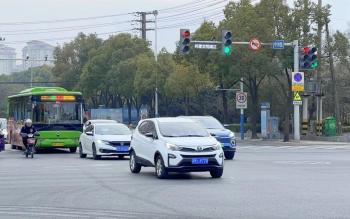 开车“误闯红灯”别倒车，交警支招：2种方法既安全又能降低处罚  -图6