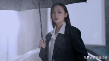 黄海波妻子曲栅栅暴雨天拍摄大片，秀西服美酷辣，狂飙大嫂既视感  -图3