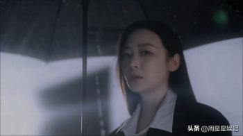 黄海波妻子曲栅栅暴雨天拍摄大片，秀西服美酷辣，狂飙大嫂既视感  -图4