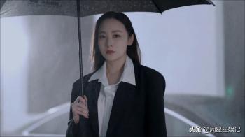 黄海波妻子曲栅栅暴雨天拍摄大片，秀西服美酷辣，狂飙大嫂既视感  -图5